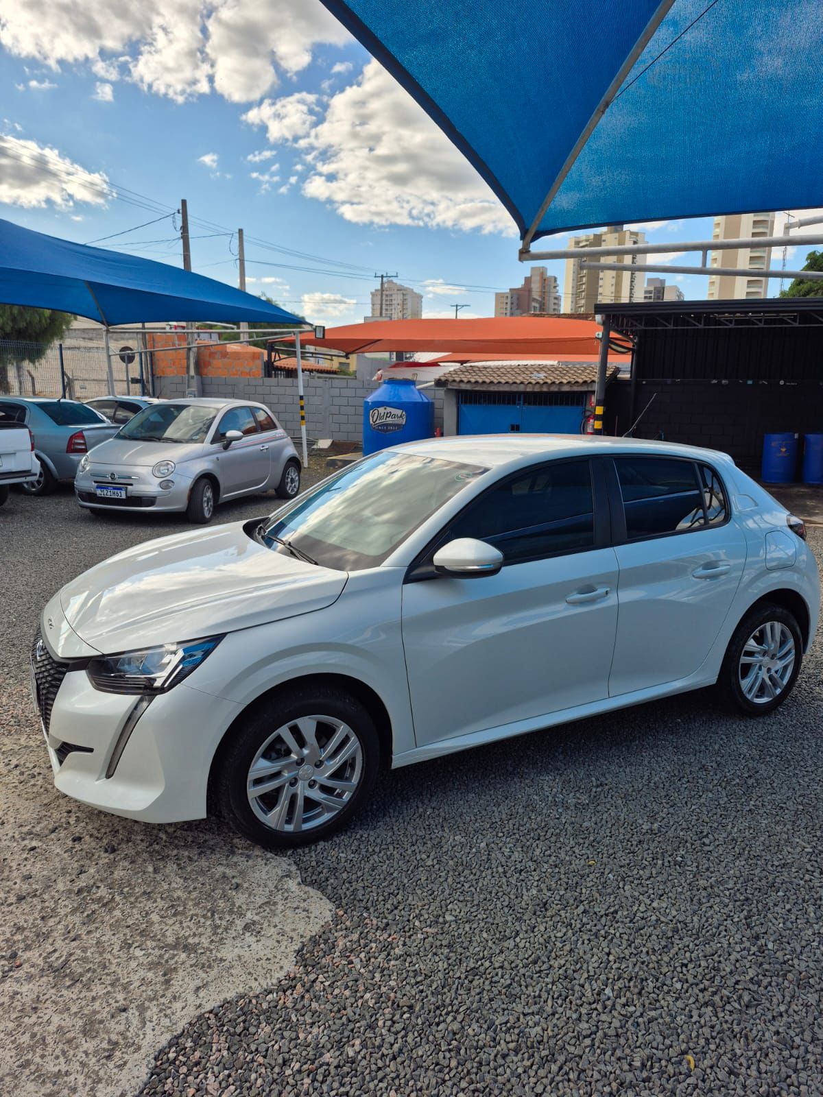 PEUGEOT 208